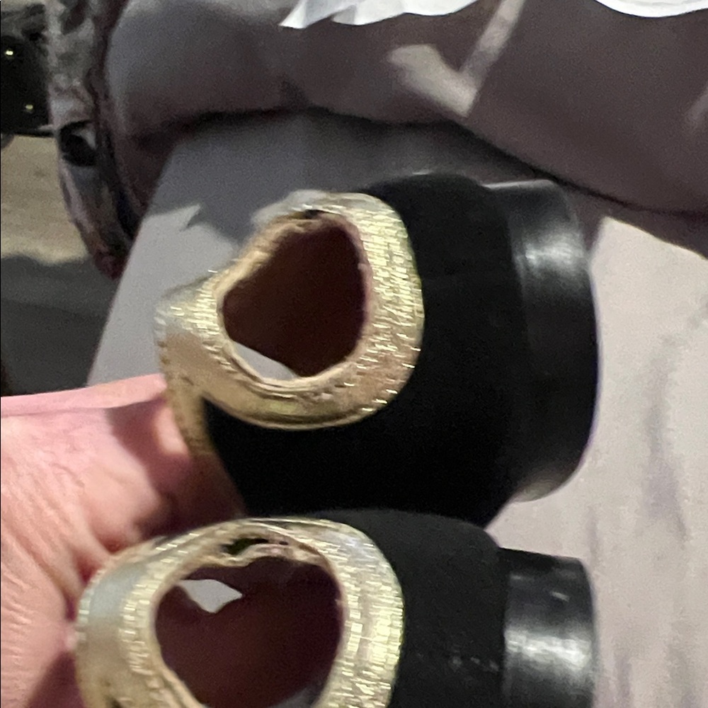 Kate Spade Elegant Black Flats with Gold Detailing - Picture 13 of 14